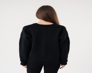 كارديغان صوف برقبة V مع تطريز زهري بارز Cardigan with Prominent Floral Embroidery and V-Neck