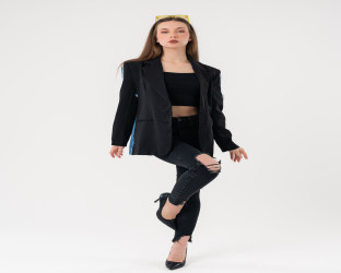 بليزر باللون الاسود والدنيم Blazer in Black and Denim