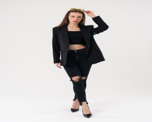 بليزر باللون الاسود والدنيم Blazer in Black and Denim