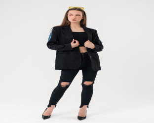 بليزر باللون الاسود والدنيم Blazer in Black and Denim