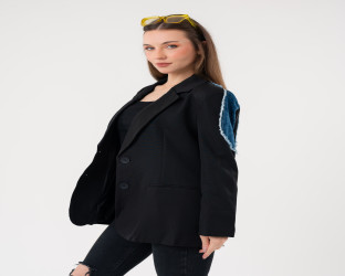 بليزر باللون الاسود والدنيم Blazer in Black and Denim