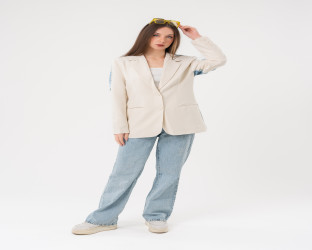 بليزر باللون البيج والدنيم Blazer in Beige and Denim