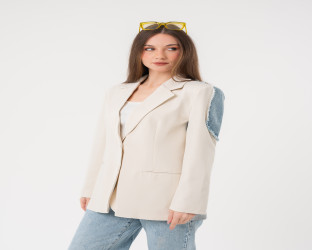بليزر باللون البيج والدنيم Blazer in Beige and Denim