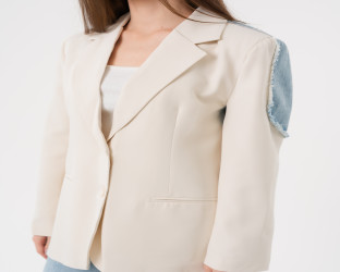 بليزر باللون البيج والدنيم Blazer in Beige and Denim