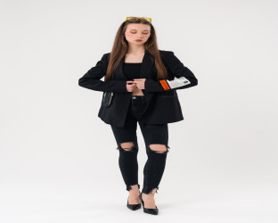 بليزر نسائي أسود مزدوج الأزرار Double-Breasted Blazer