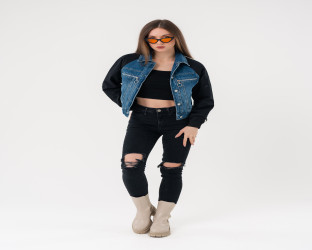 جاكيت دينم قصير بأكمام سوداء Cropped Denim Jacket with Black Sleeves