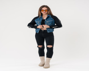 جاكيت دينم قصير بأكمام سوداء Cropped Denim Jacket with Black Sleeves