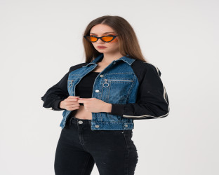 جاكيت دينم قصير بأكمام سوداء Cropped Denim Jacket with Black Sleeves