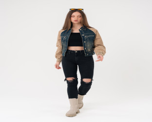 جاكيت دينم قصير بأكمام باللون الجملي Cropped Denim Jacket with Camel Sleeves