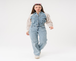 جاكيت دينم قصير بأكمام باللون العاجي Cropped Denim Jacket with Off White Sleeves