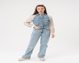 جاكيت دينم قصير بأكمام باللون العاجي Cropped Denim Jacket with Off White Sleeves