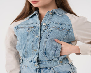 جاكيت دينم قصير بأكمام باللون العاجي Cropped Denim Jacket with Off White Sleeves