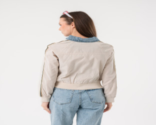جاكيت دينم قصير بأكمام باللون العاجي Cropped Denim Jacket with Off White Sleeves
