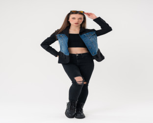بليزر أسود بقصة ضيقة مع قماش الدينم Black Blazer with Denim Front