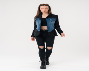 بليزر أسود بقصة ضيقة مع قماش الدينم Black Blazer with Denim Front