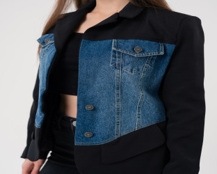 بليزر أسود بقصة ضيقة مع قماش الدينم Black Blazer with Denim Front