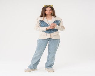 بليزر اوف وايت بقصة ضيقة مع قماش الدينم Off White Blazer with Denim Front