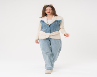 بليزر اوف وايت بقصة ضيقة مع قماش الدينم Off White Blazer with Denim Front
