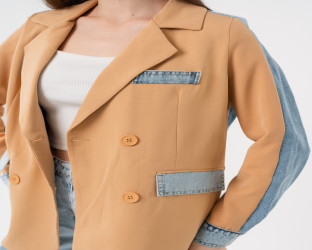 بليزر اوفرسايز بلون جملي بتفاصيل وأكمام من الدينم Oversized Blazer in Camelwith Denim Panels and Sleeves
