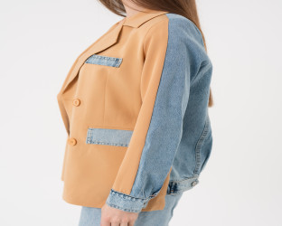 بليزر اوفرسايز بلون جملي بتفاصيل وأكمام من الدينم Oversized Blazer in Camelwith Denim Panels and Sleeves