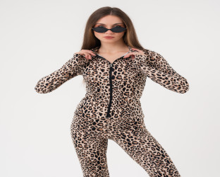 طقم توب وبنطلون بطبعة جلد النمر Leopard Print Zipped Top and Wide-Leg Trousers