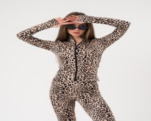 طقم توب وبنطلون بطبعة جلد النمر Leopard Print Zipped Top and Wide-Leg Trousers