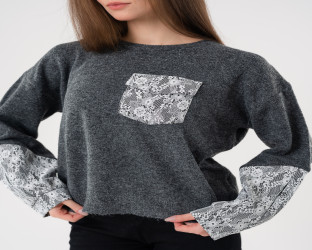 كنزة صوفية بتفاصيل دانتيل Knitted Sweater with Lace Details
