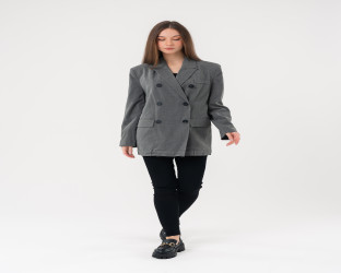 بليزر رمادي بقصة واسعة وطول متوسط Oversized Gray Blazer with Medium Length