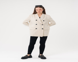 بليزر اوف وايت بقصة واسعة وطول متوسط Oversized Off White Blazer with Medium Length