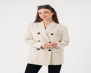 بليزر اوف وايت بقصة واسعة وطول متوسط Oversized Off White Blazer with Medium Length