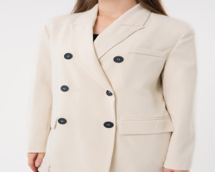 بليزر اوف وايت بقصة واسعة وطول متوسط Oversized Off White Blazer with Medium Length