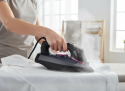 مكوى بلاتينيوم ذكي مع شاشة رقمية للتحكم بالبخار 2200 واط Smart Platinum Iron