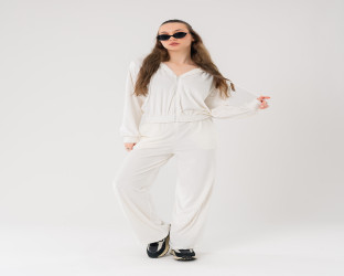 طقم رياضي (هودي وبنطلون) من الشامواه Velvet Tracksuit Set (Hoodie and Wide-Leg Pants)