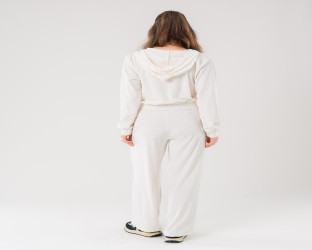 طقم رياضي (هودي وبنطلون) من الشامواه Velvet Tracksuit Set (Hoodie and Wide-Leg Pants)
