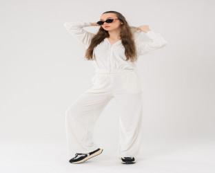 طقم رياضي (هودي وبنطلون) من الشامواه Velvet Tracksuit Set (Hoodie and Wide-Leg Pants)