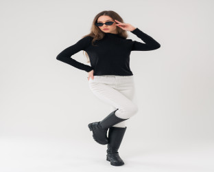 سويتر بياقة عالية وأزرار ذهبية High Collar Knitted Sweater with Golden Buttons