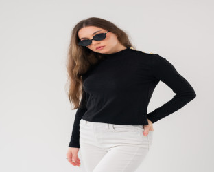 سويتر بياقة عالية وأزرار ذهبية High Collar Knitted Sweater with Golden Buttons