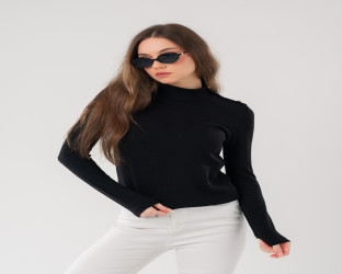 سويتر بياقة عالية وأزرار ذهبية High Collar Knitted Sweater with Golden Buttons