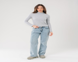 سويتر بياقة عالية وأزرار ذهبية High Collar Knitted Sweater with Golden Buttons