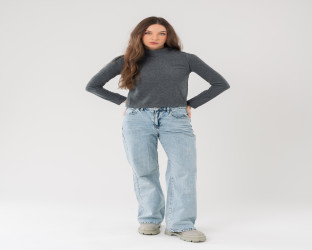 سويتر بياقة عالية وأزرار ذهبية High Collar Knitted Sweater with Golden Buttons