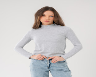 سويتر بياقة عالية وأزرار ذهبية High Collar Knitted Sweater with Golden Buttons
