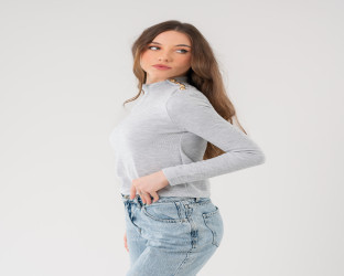 سويتر بياقة عالية وأزرار ذهبية High Collar Knitted Sweater with Golden Buttons