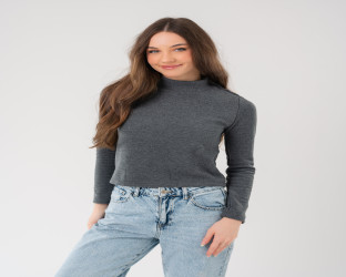 سويتر بياقة عالية وأزرار ذهبية High Collar Knitted Sweater with Golden Buttons