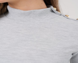 سويتر بياقة عالية وأزرار ذهبية High Collar Knitted Sweater with Golden Buttons