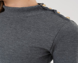 سويتر بياقة عالية وأزرار ذهبية High Collar Knitted Sweater with Golden Buttons