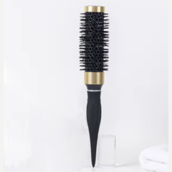 فرشاة شعر إسبانية دائرية من الألومنيوم والنايلون مع شعيرات ومقبض بلاستيكي Spanish Round Hair Brush – Aluminum & Nylon Barrel with Heat-Resistant Bristles