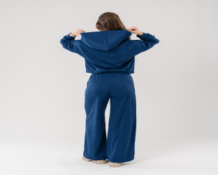 طقم بدلة رياضي نسائي (تراكسوت) مزينة بقطع كريستال Women's Rhinestone Studded Tracksuit