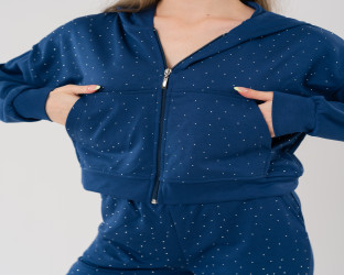 طقم بدلة رياضي نسائي (تراكسوت) مزينة بقطع كريستال Women's Rhinestone Studded Tracksuit