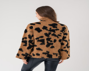 بلوفر صوفي فضفاض بياقة عالية وطبعة جلد النمر Turtleneck Sweater in Leopard Print