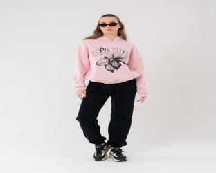 طقم هودي وردي بقلنسوة وبنطلون أسود Light Pink Hooded Sweatshirt with Black Jogger Set